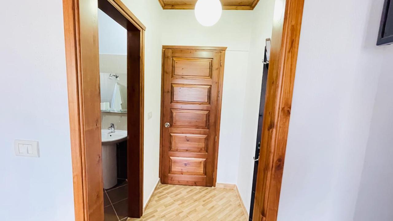 Denis Guesthouse 1930 ジロカストラ エクステリア 写真