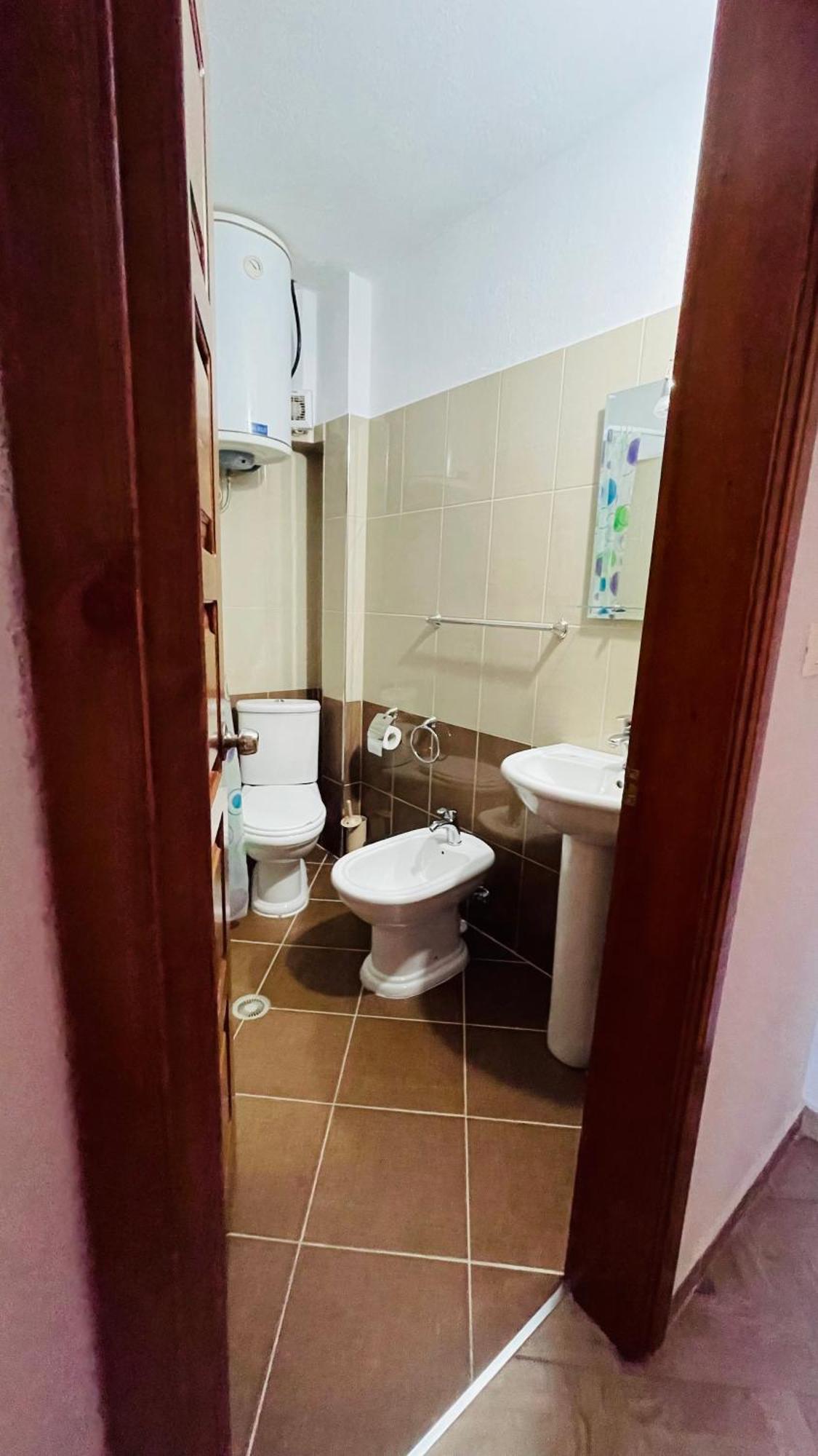 Denis Guesthouse 1930 ジロカストラ エクステリア 写真