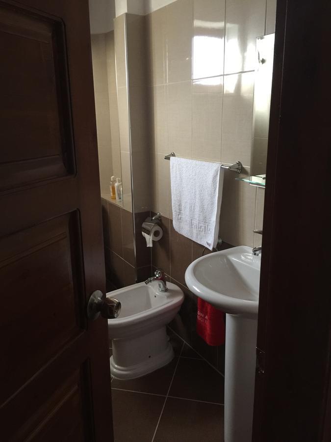 Denis Guesthouse 1930 ジロカストラ エクステリア 写真
