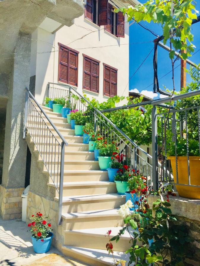 Denis Guesthouse 1930 ジロカストラ エクステリア 写真